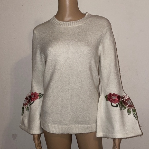 Democracy Artisan Crafted Floral Embroidered Bell Sleeve Sweater SZ M - Picture 1 of 5